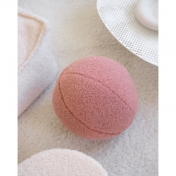 Wigiwama Boucle Teddy Ball Kissen Guava rosa