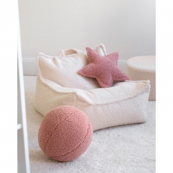 Wigiwama Boucle Teddy Ball Kissen Guava rosa